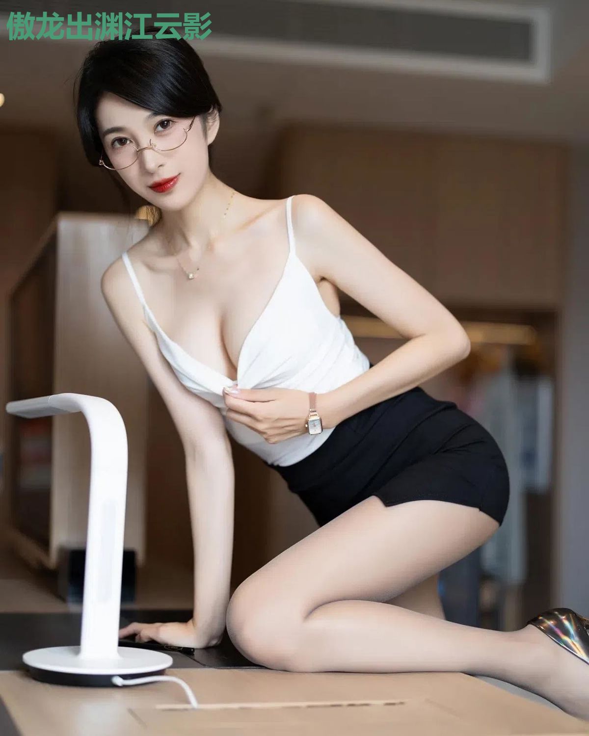 傲龙出渊江云影
