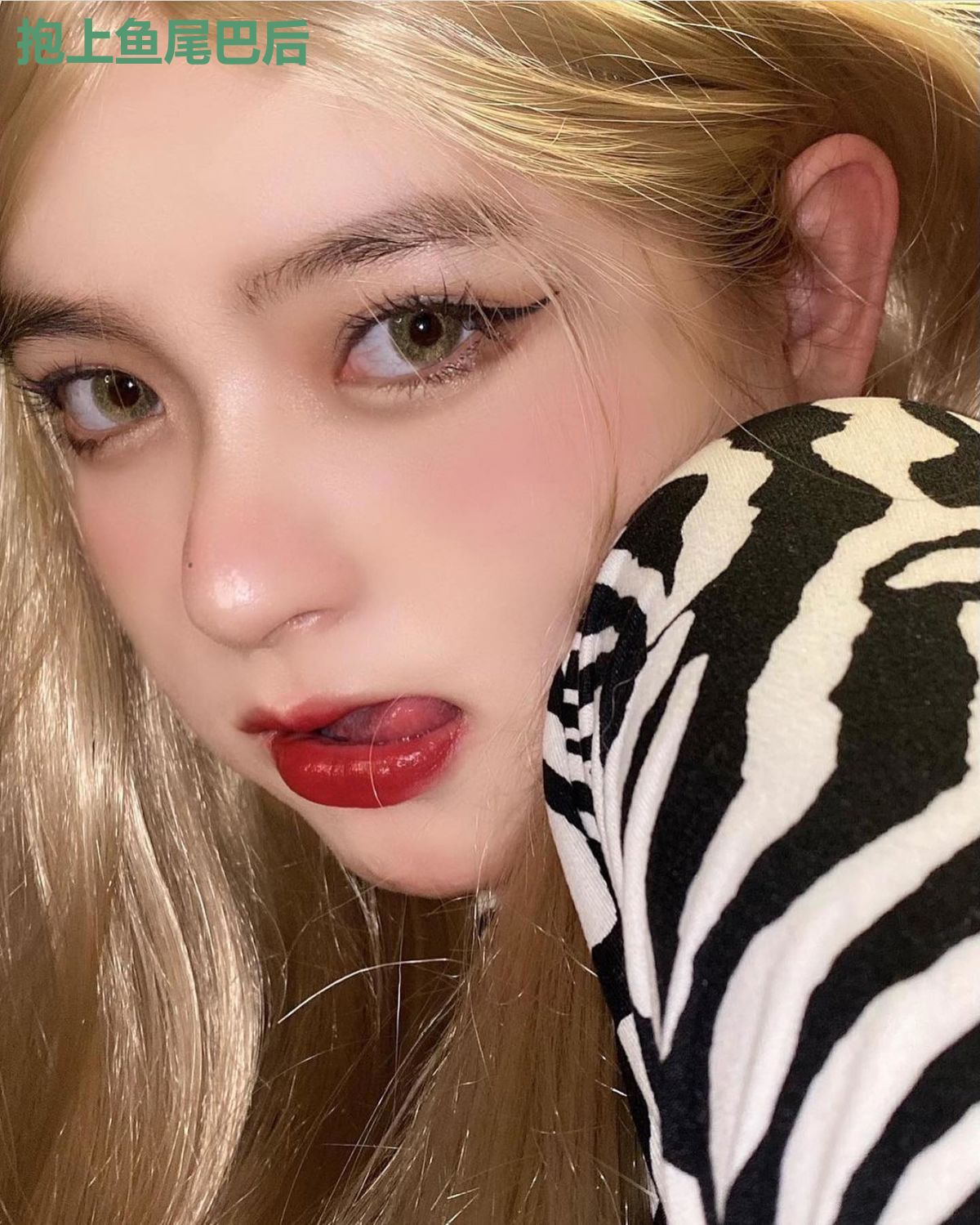 抱上鱼尾巴后