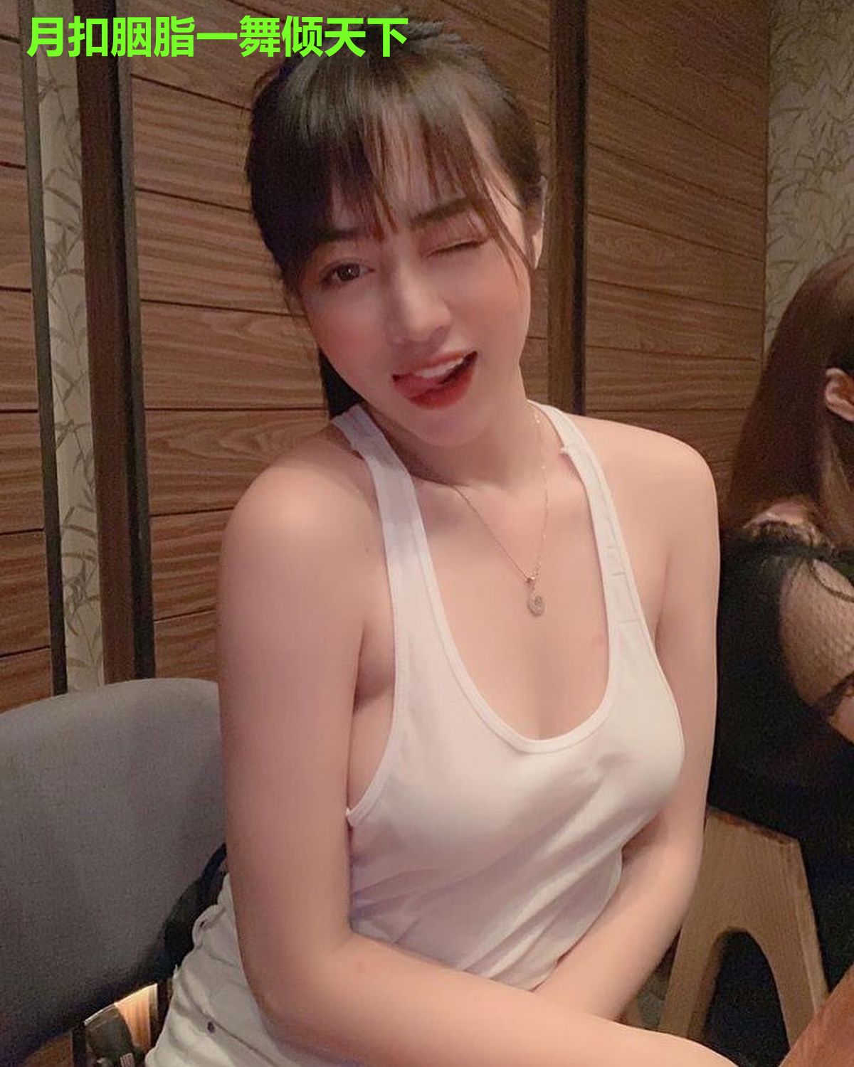 月扣胭脂一舞倾天下