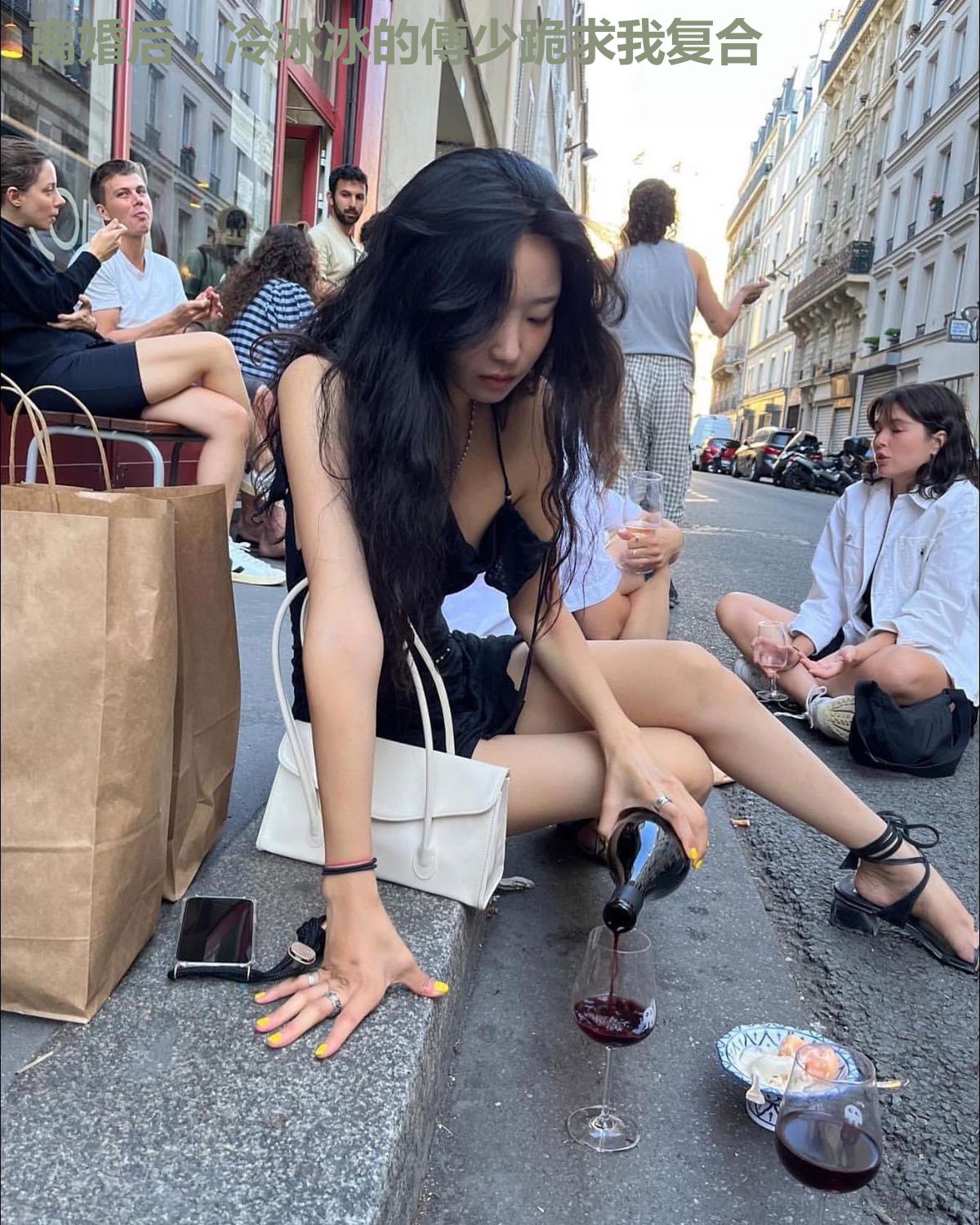 离婚后，冷冰冰的傅少跪求我复合