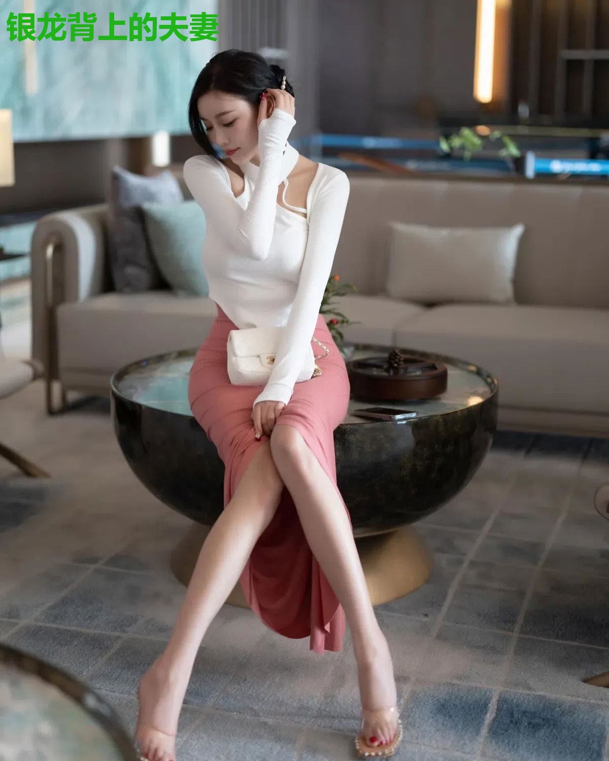 银龙背上的夫妻